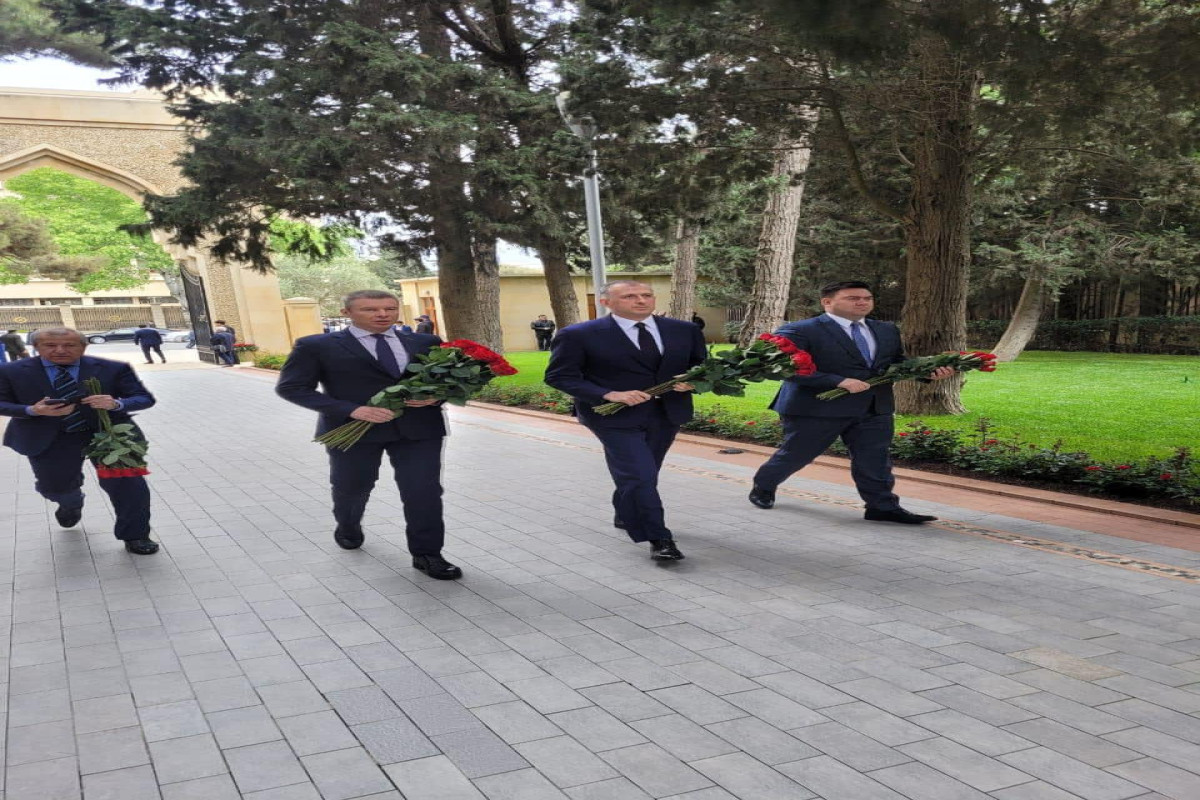 Послы Украины и Грузии посетили могилу Гейдара Алиева