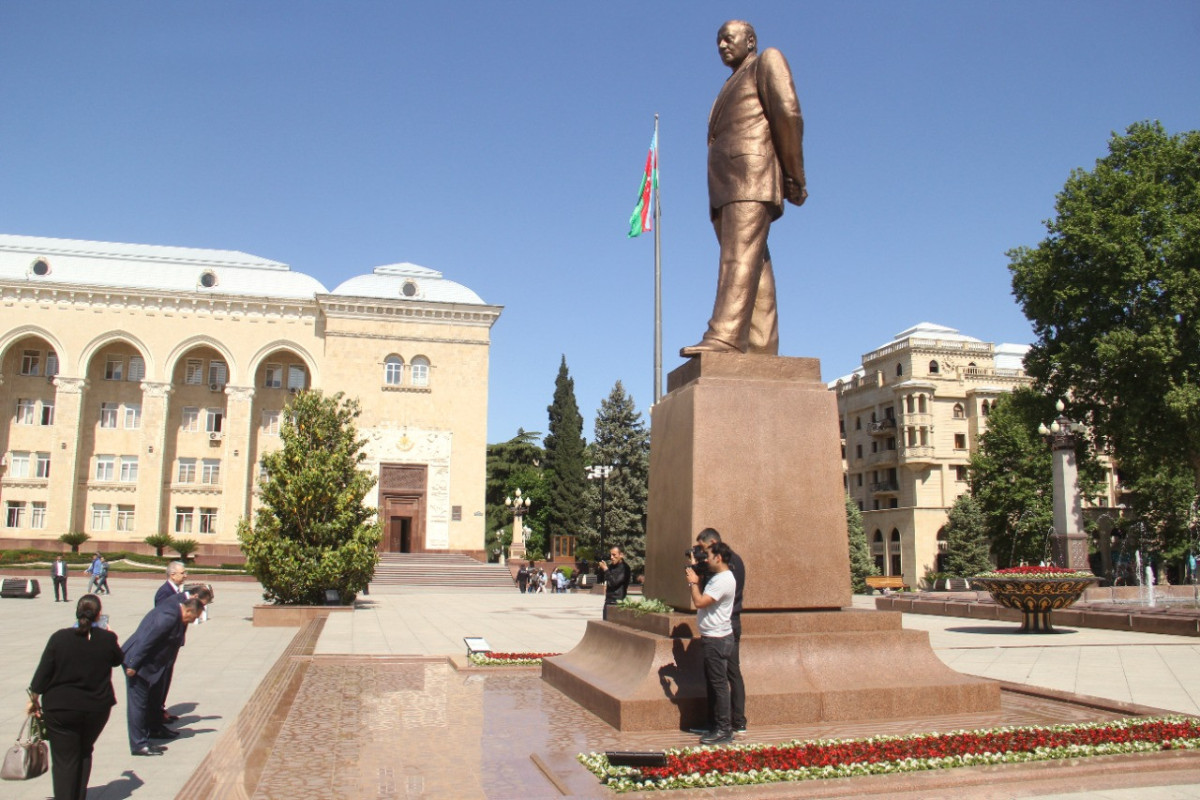 Niyazi Bayramov Ege Universitetinin rektoru ilə görüşüb - FOTO 