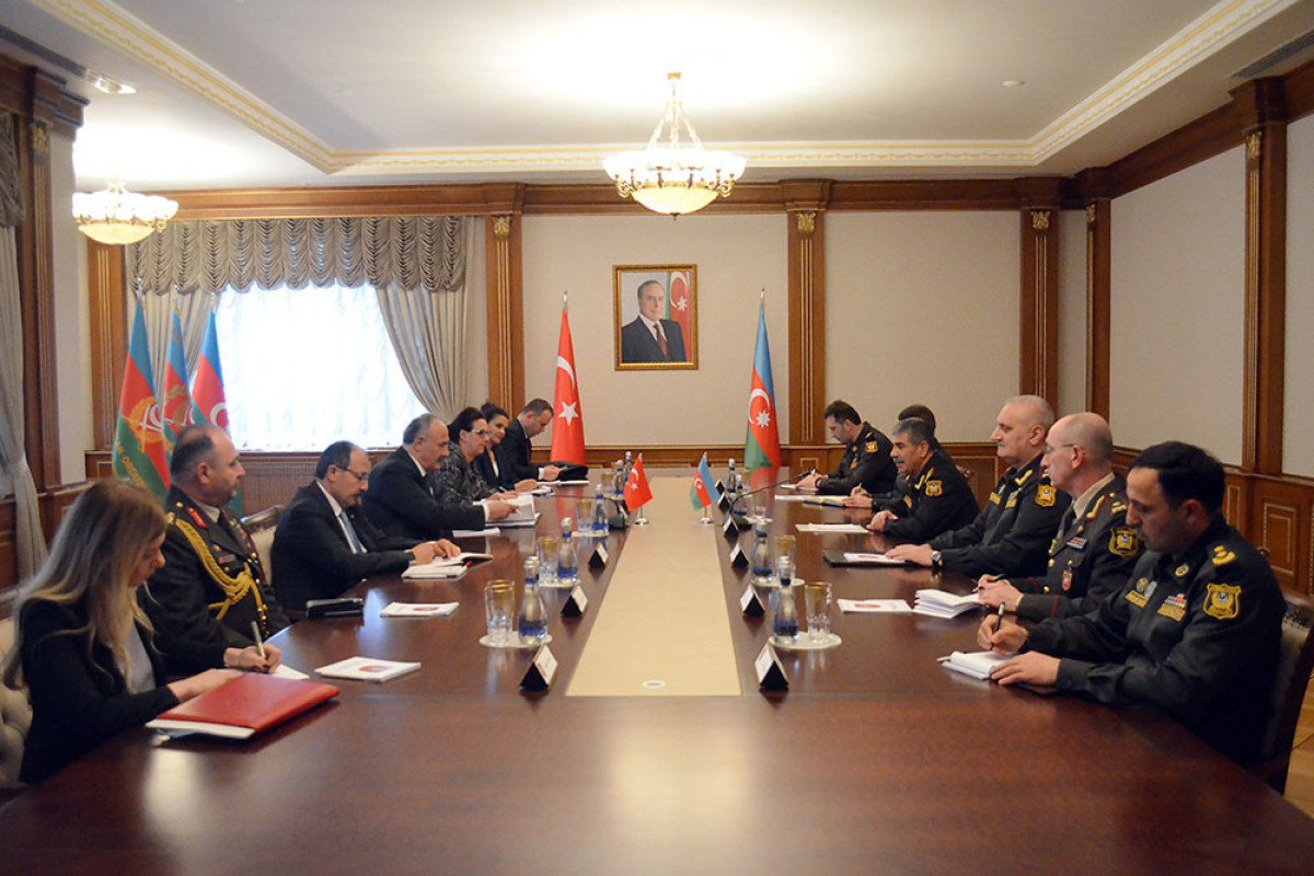 Закир Гасанов встретился с генсеком Совета национальной безопасности Турции