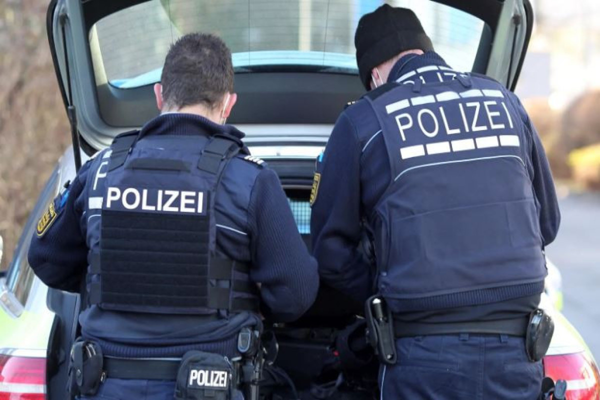 Almaniya polisi neofaşist hücumun qarşısını alıb
