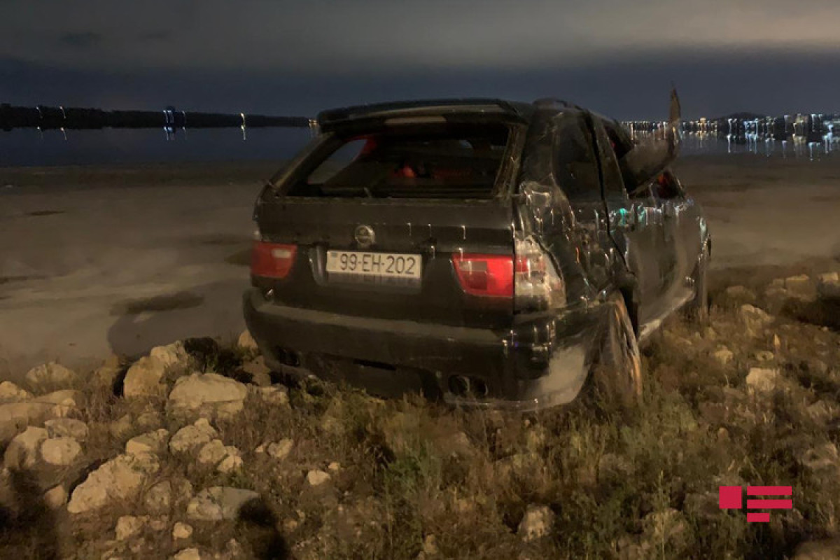 В Абшероне перевернулся автомобиль, пострадали дети-ФОТО 
