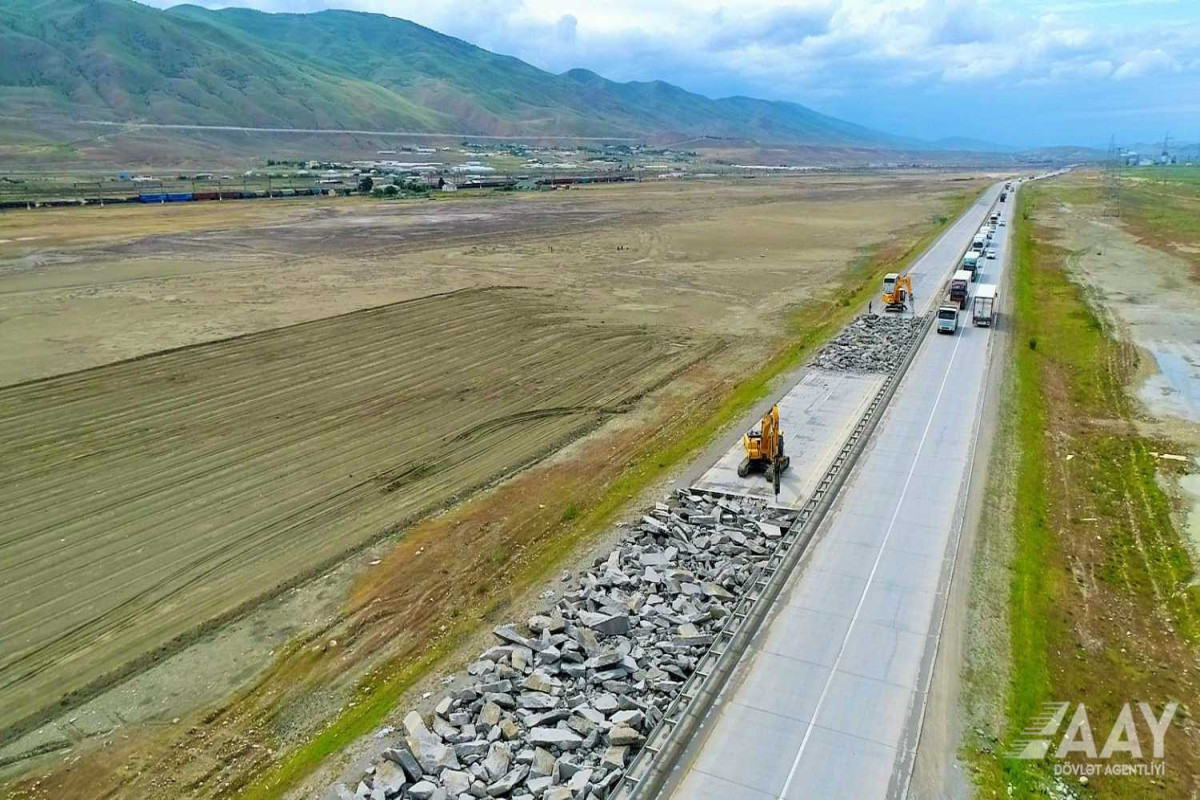 Работы по строительству и реконструкции дороги Баку-Губа-госграница с РФ идут ускоренными темпами-ВИДЕО 