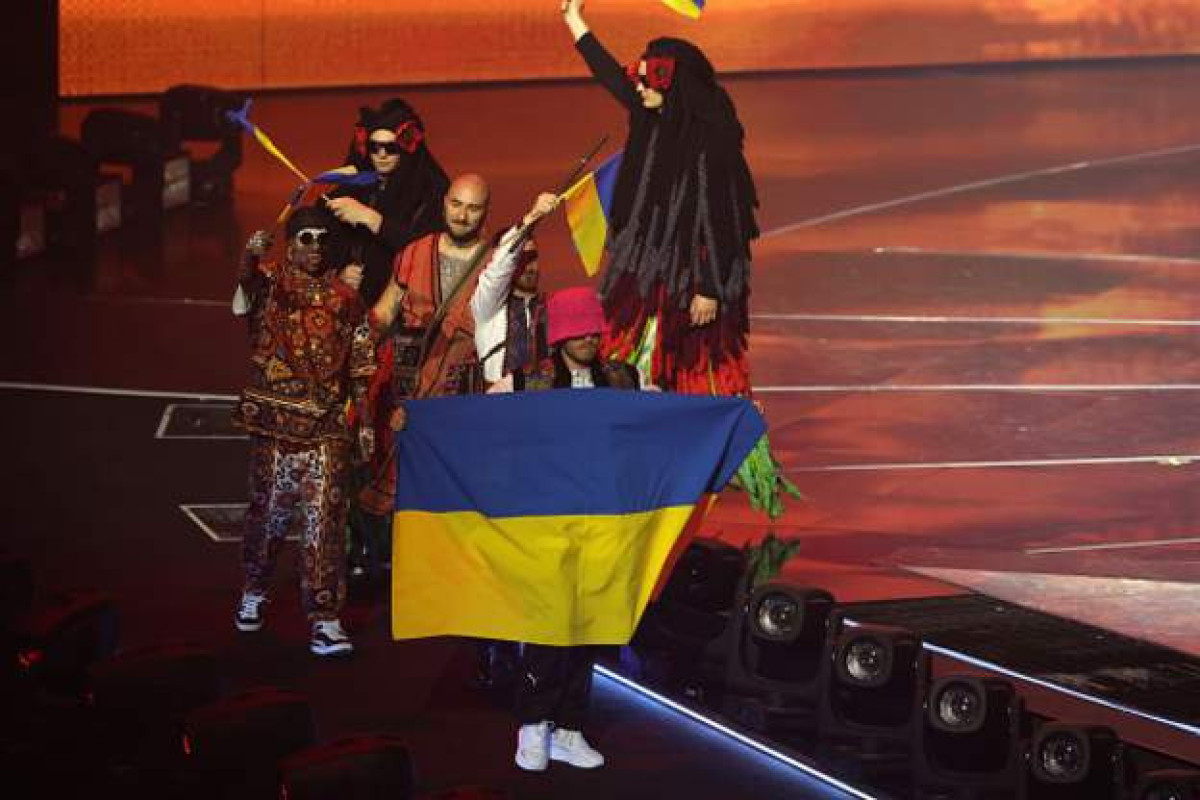Zelensky celebrates Ukraine win