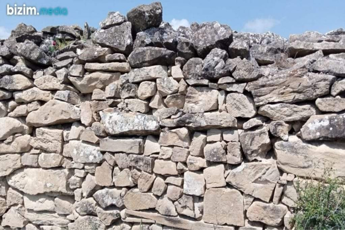 В Хызы обнаружены руины средневековой крепости-ФОТО 