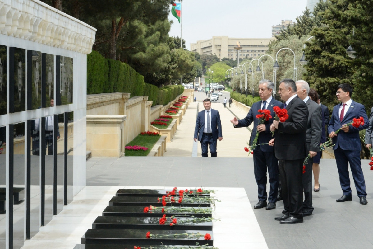 Speaker of Legislative Chamber of Uzbekistan`s Oliy Majlis visits tomb of national leader and Alley of Martyrs