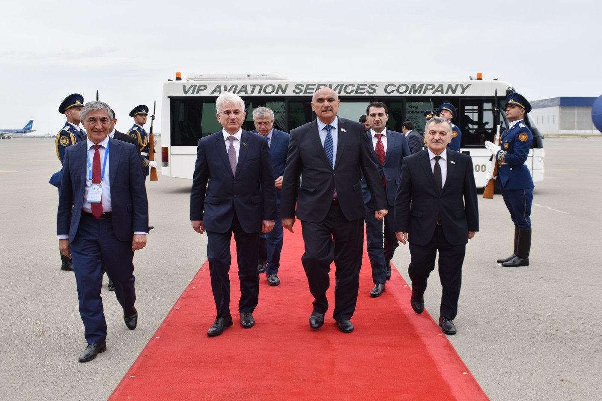 Председатель Палаты представителей Высшего собрания Таджикистана прибыл в Азербайджан