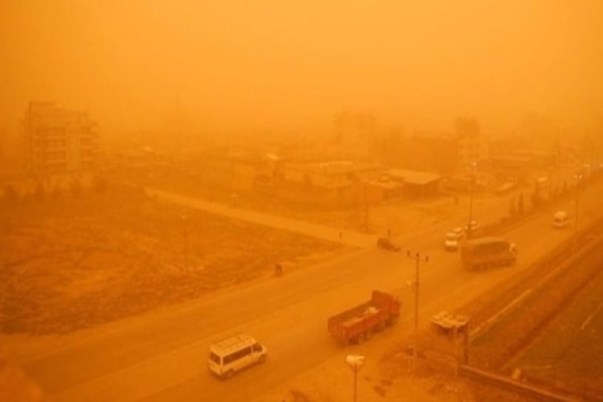Tehranda toz fırtınası tətilə səbəb olub