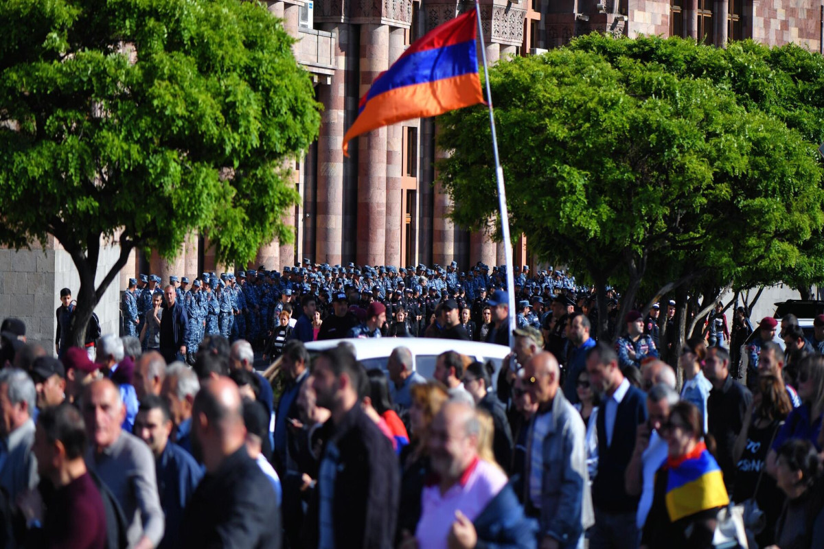 В Ереване противники премьера Армении возобновили акции протеста