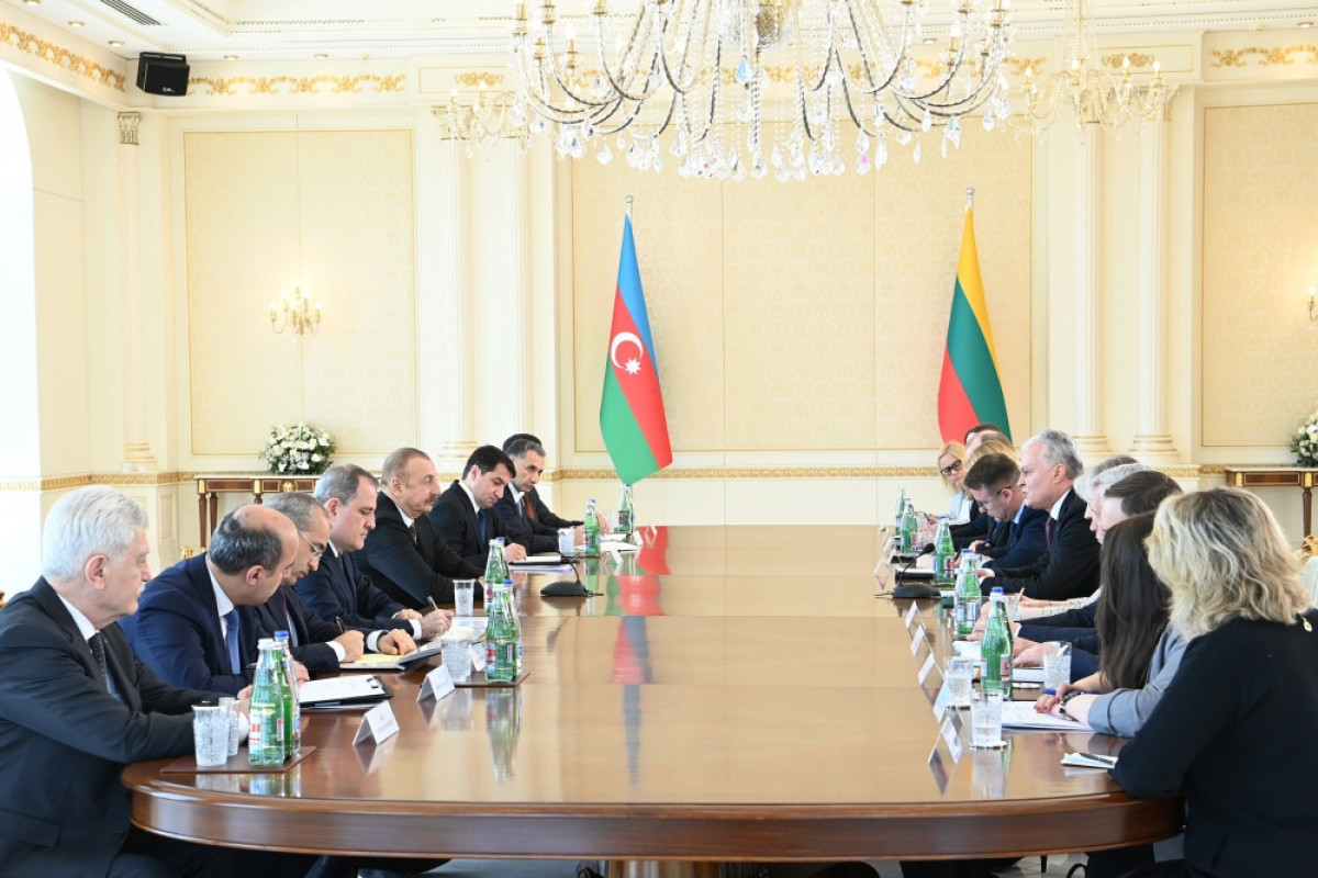 Встреча президентов Азербайджана и Литвы в расширенном составе
