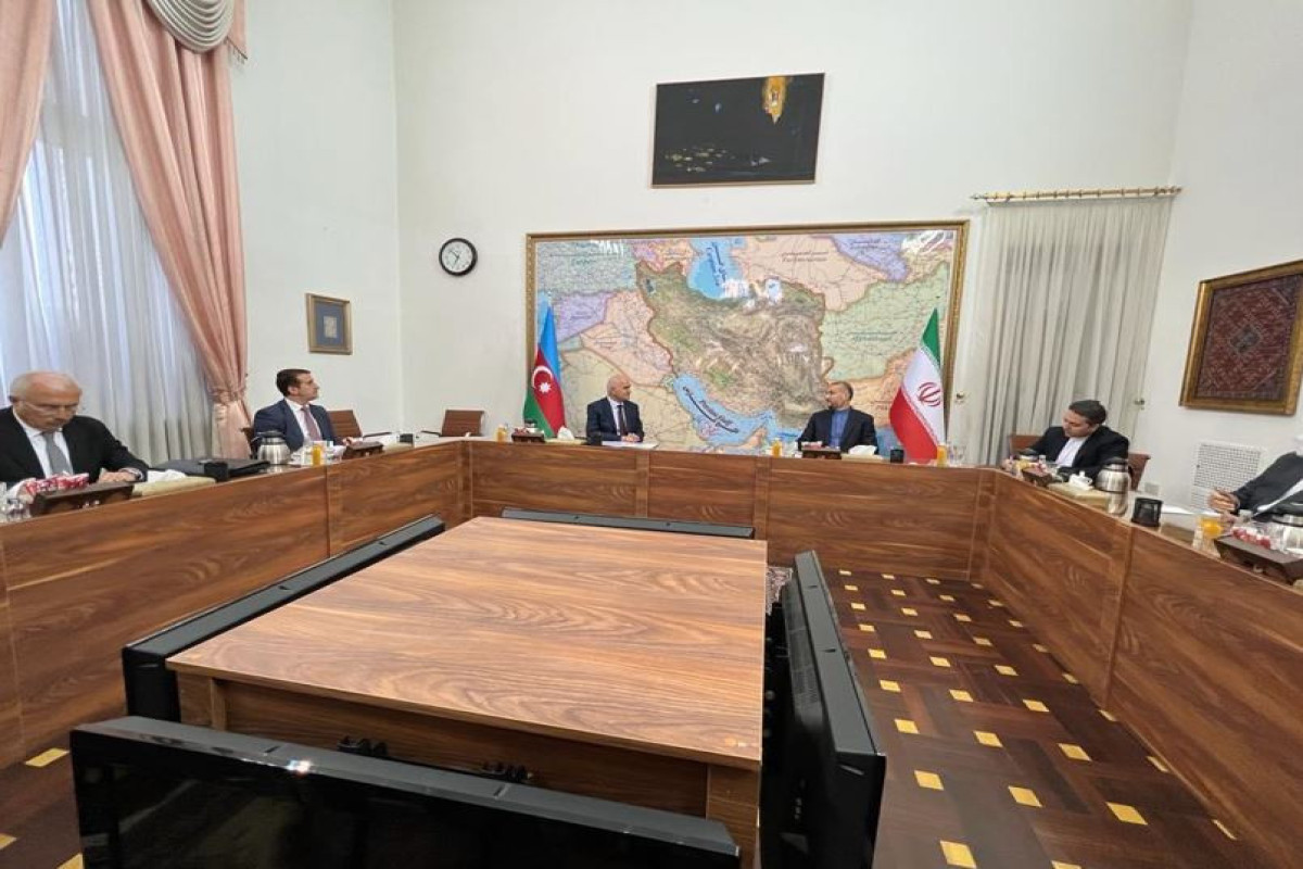 Şahin Musayev İranın xarici işlər naziri ilə görüşüb