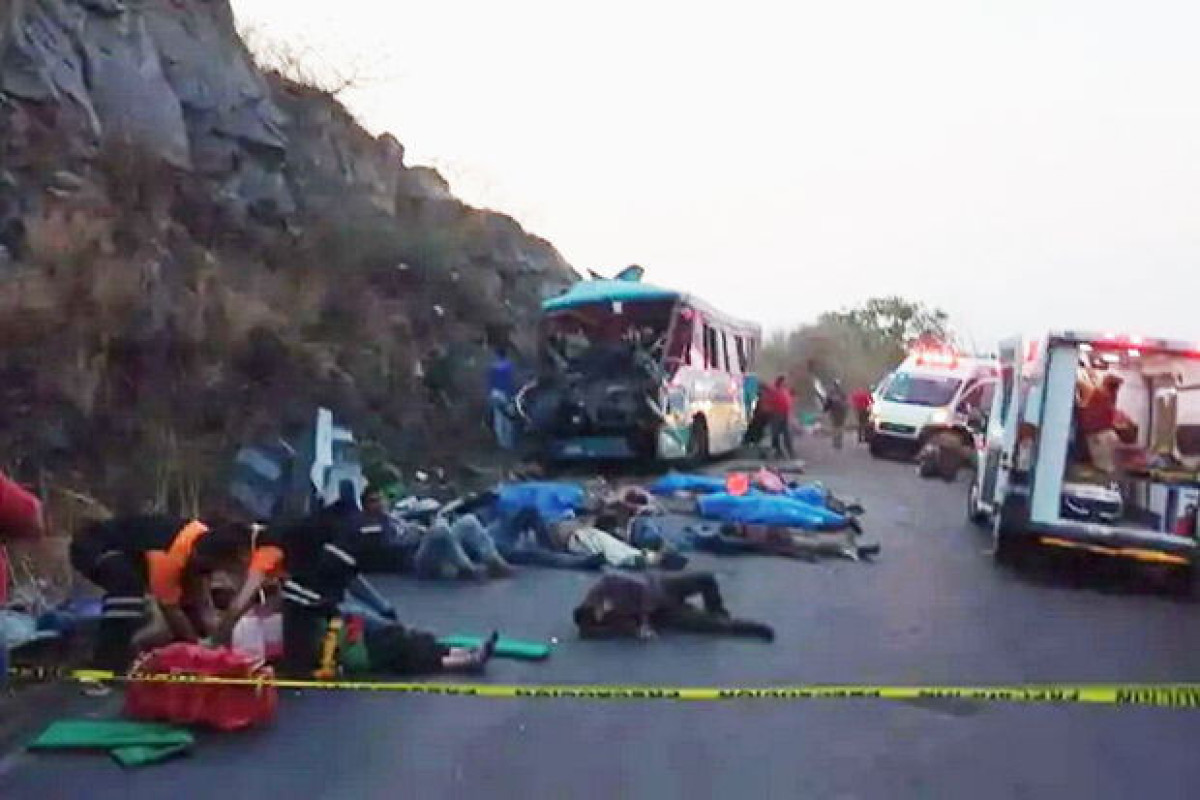 14 dead in bus crash in Mexico