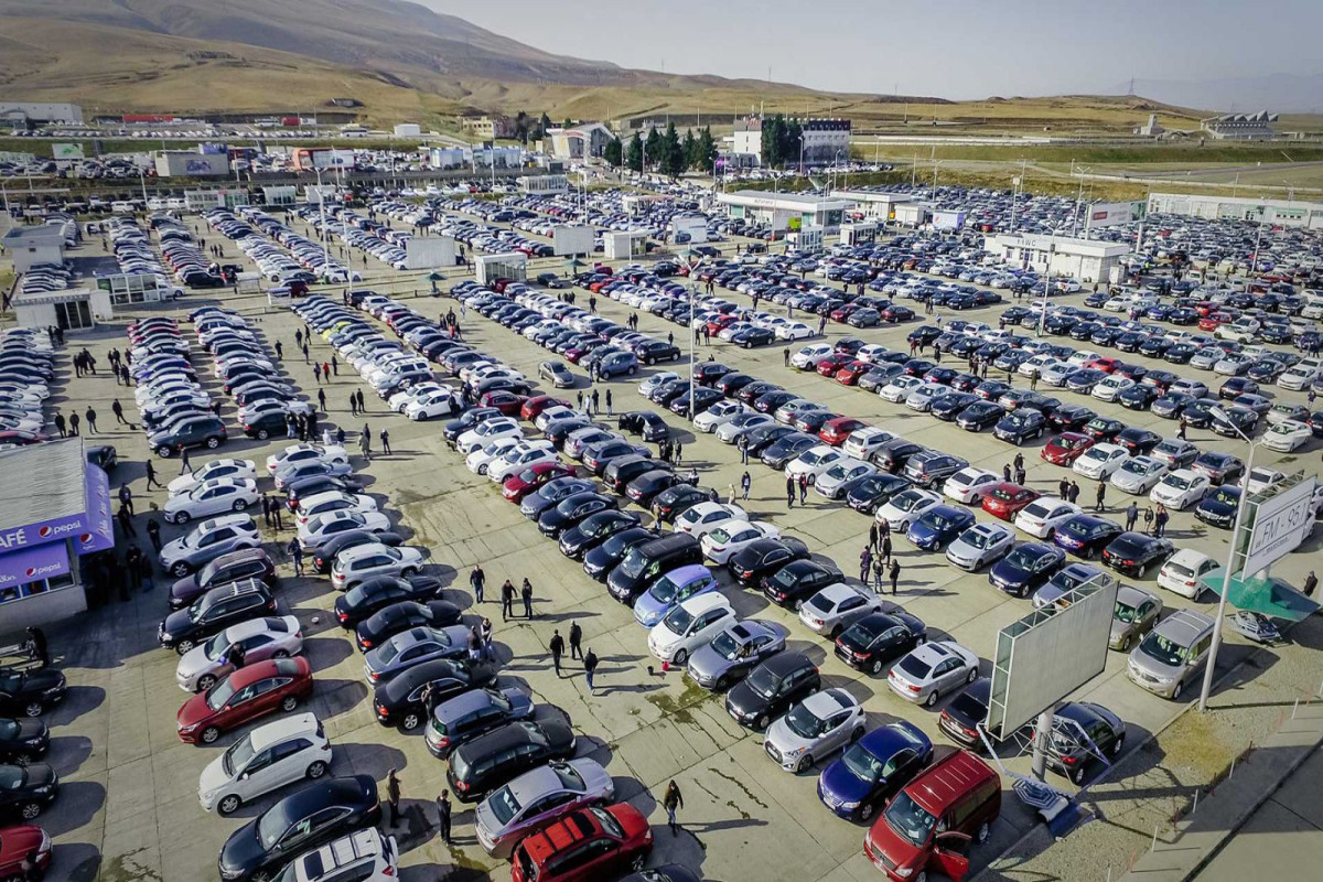 Azerbaijan reduces car imports from Georgia