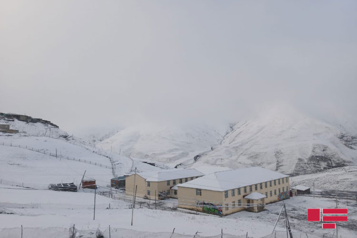 Высота снежного покрова в селе Хыналыг составила 10 см.