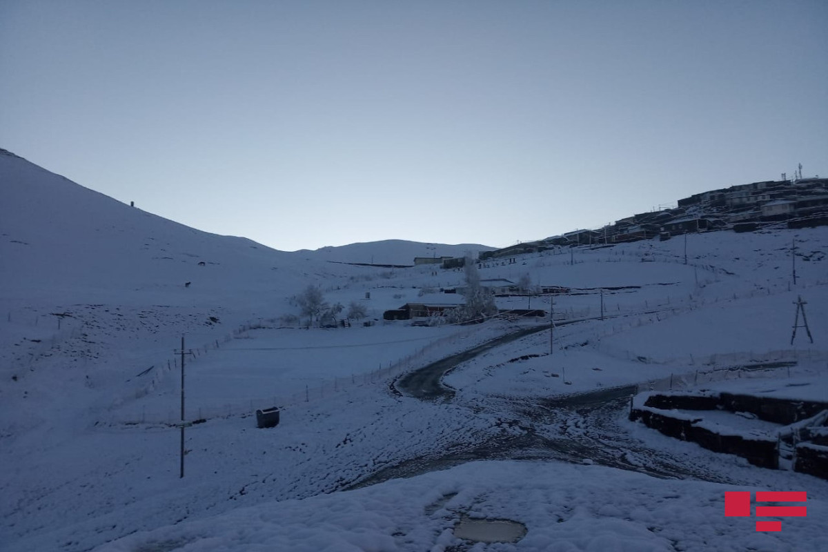 Xınalıq kəndinə 10 santimetrdən çox qar yağıb - FOTO  - VİDEO 