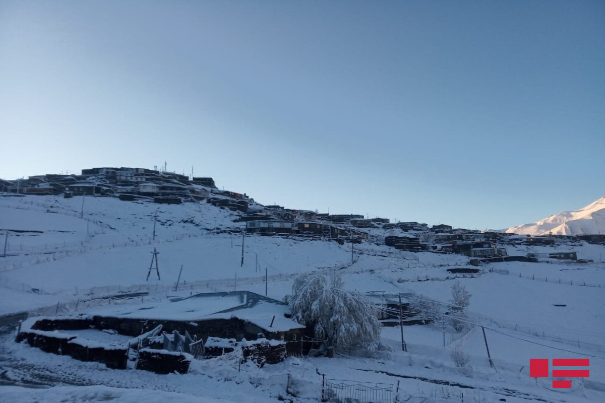 Xınalıq kəndinə 10 santimetrdən çox qar yağıb - FOTO  - VİDEO 