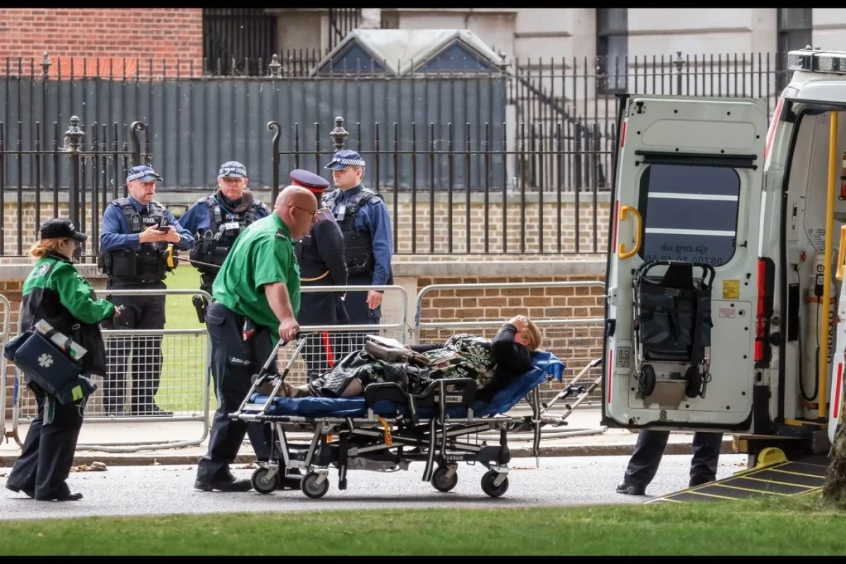 В Лондоне пять человек пострадали после обрушения трибуны на репетиции военного парада