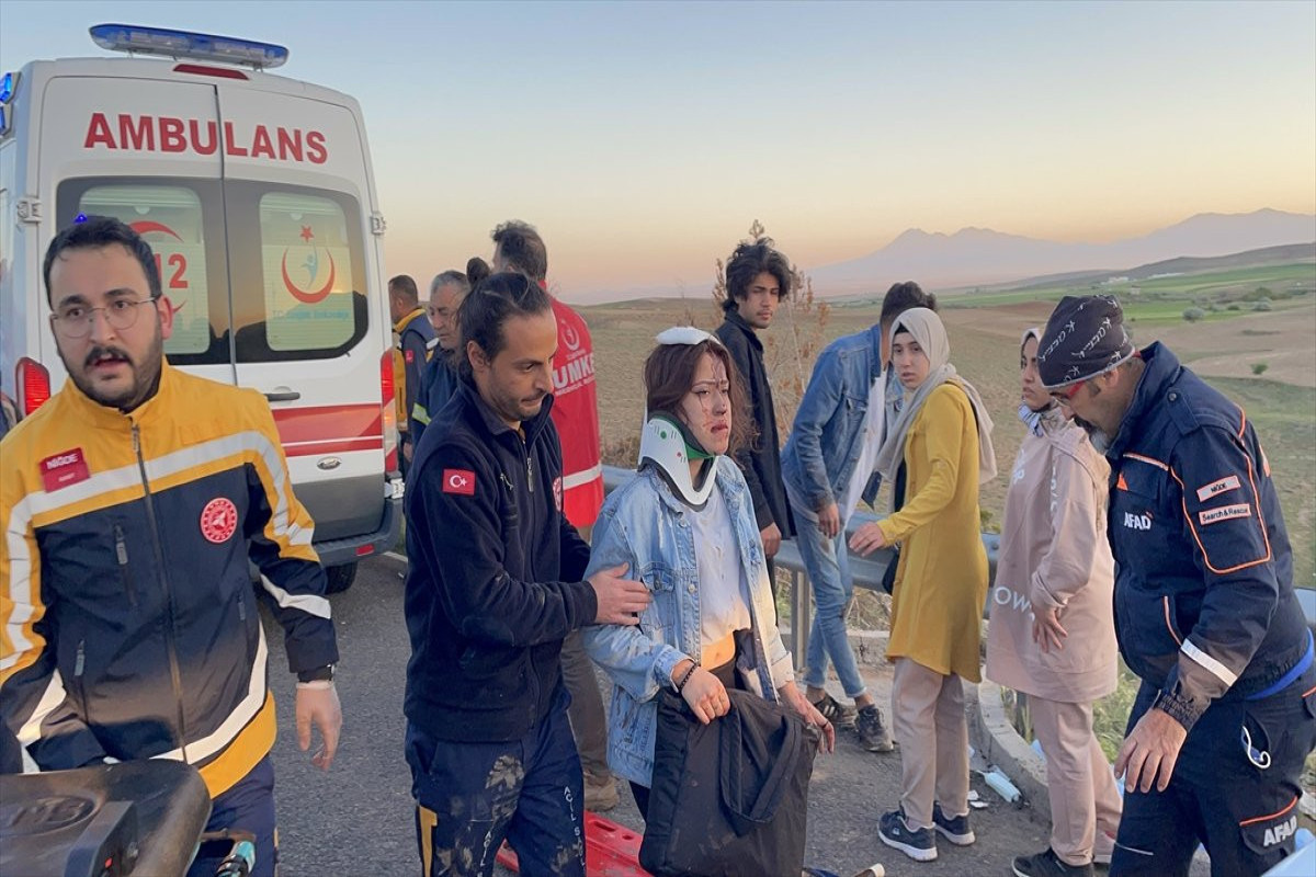 In Turkey, bus carrying students crashed, 2 people killed-PHOTO 