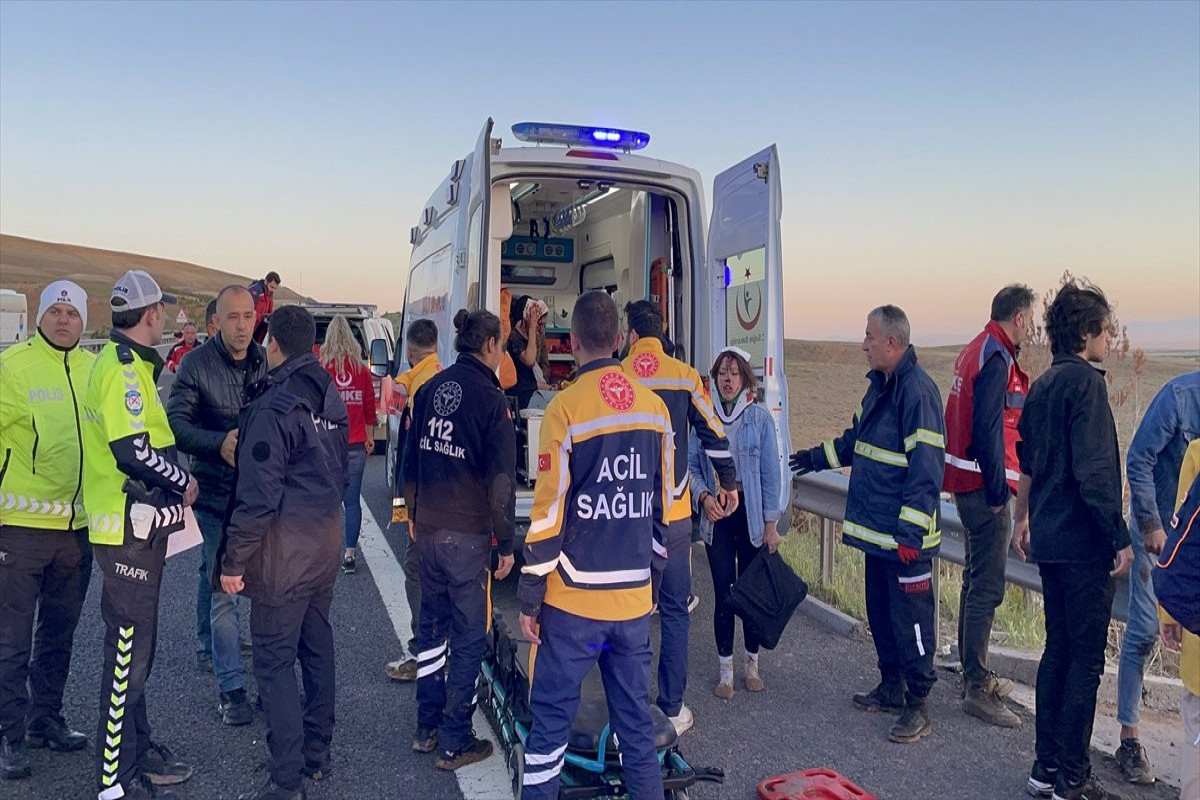 В Турции перевернулся автобус со студентами,  погибли 3 человека