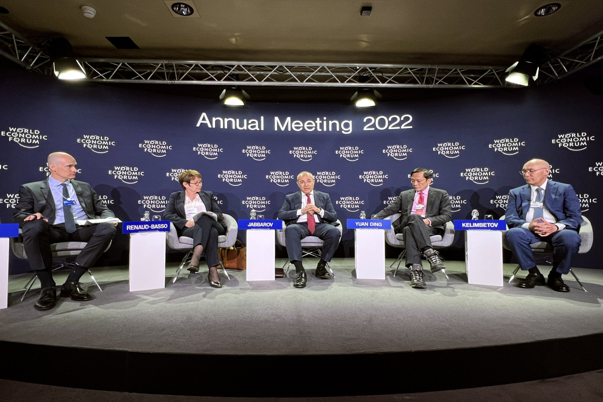 Mikayıl Cabbarov Davos Forumuna qatılıb