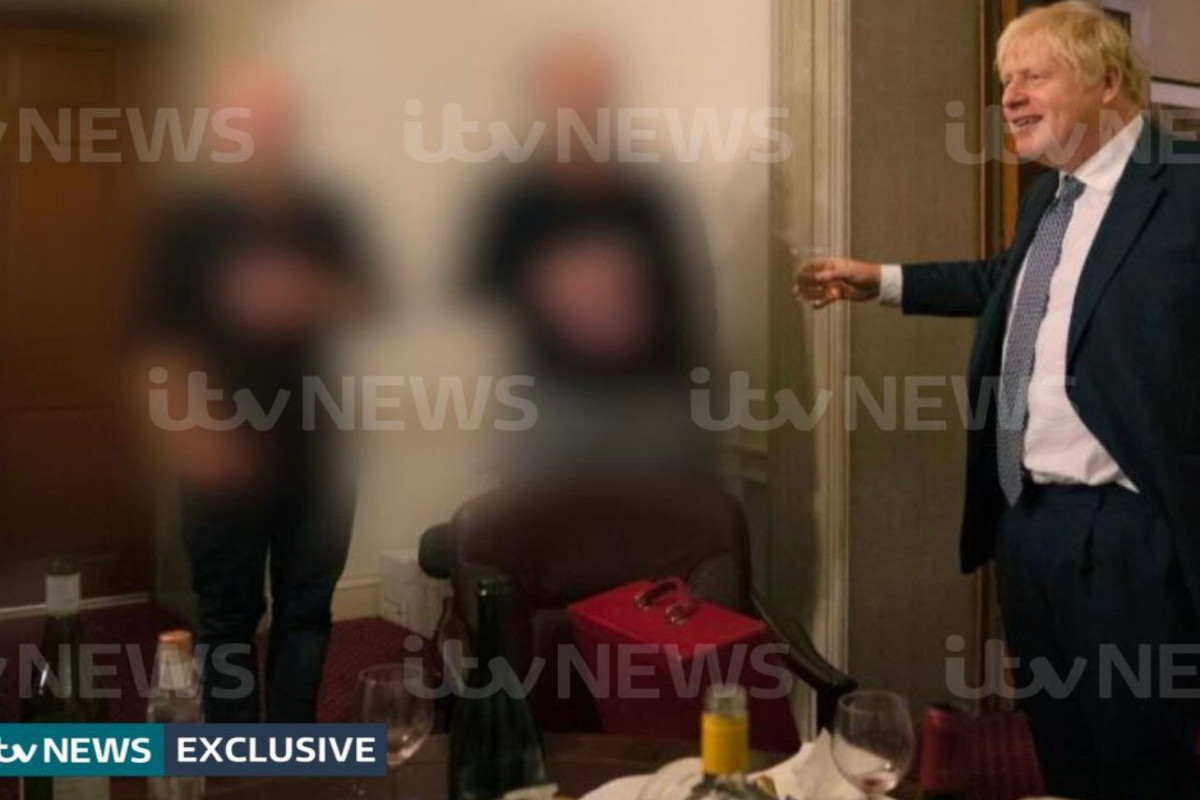 Boris Consonun karantin qaydalarını pozduğuna dair şəkillər yayılıb - FOTO 