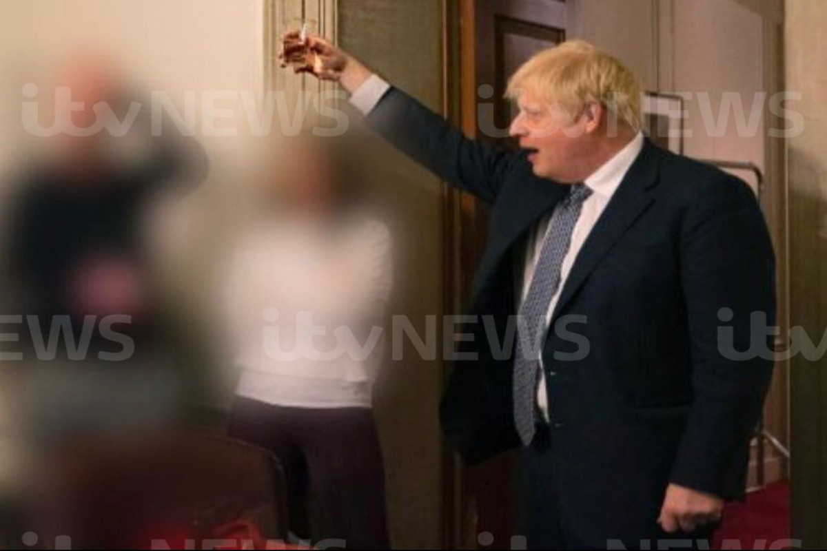 Boris Johnson pictured breaking lockdown rules-PHOTO 