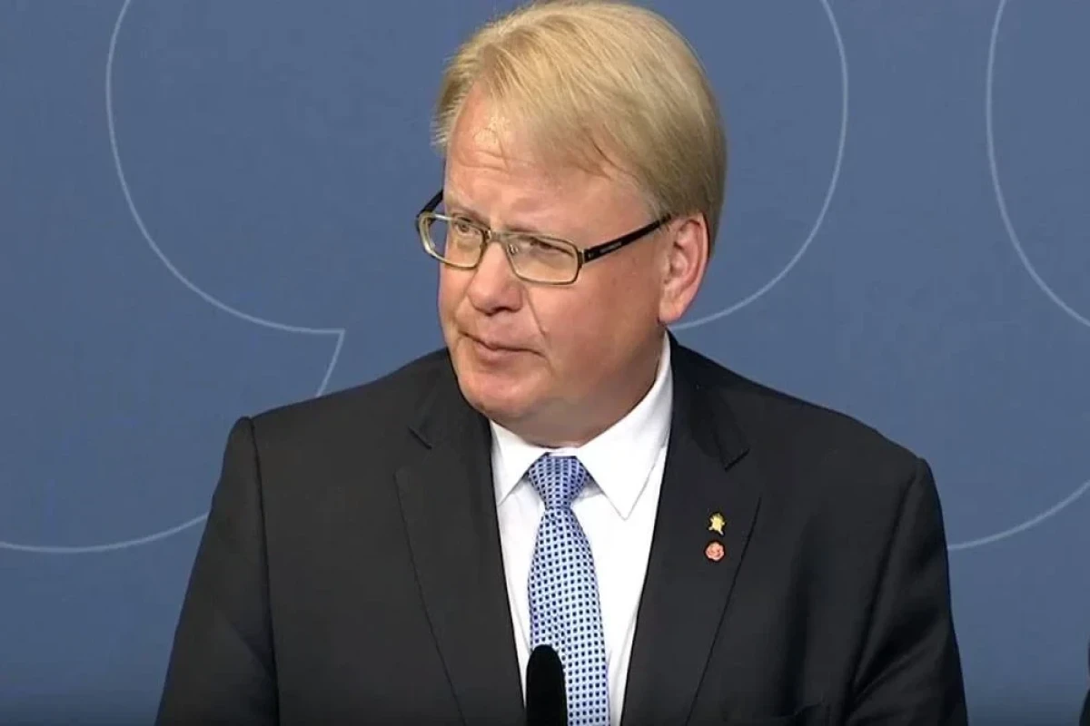 Peter Hultqvist, Swedish Defense Secretary