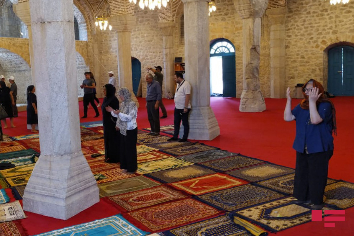 В Азербайджане в 20 мечетях нет имамов