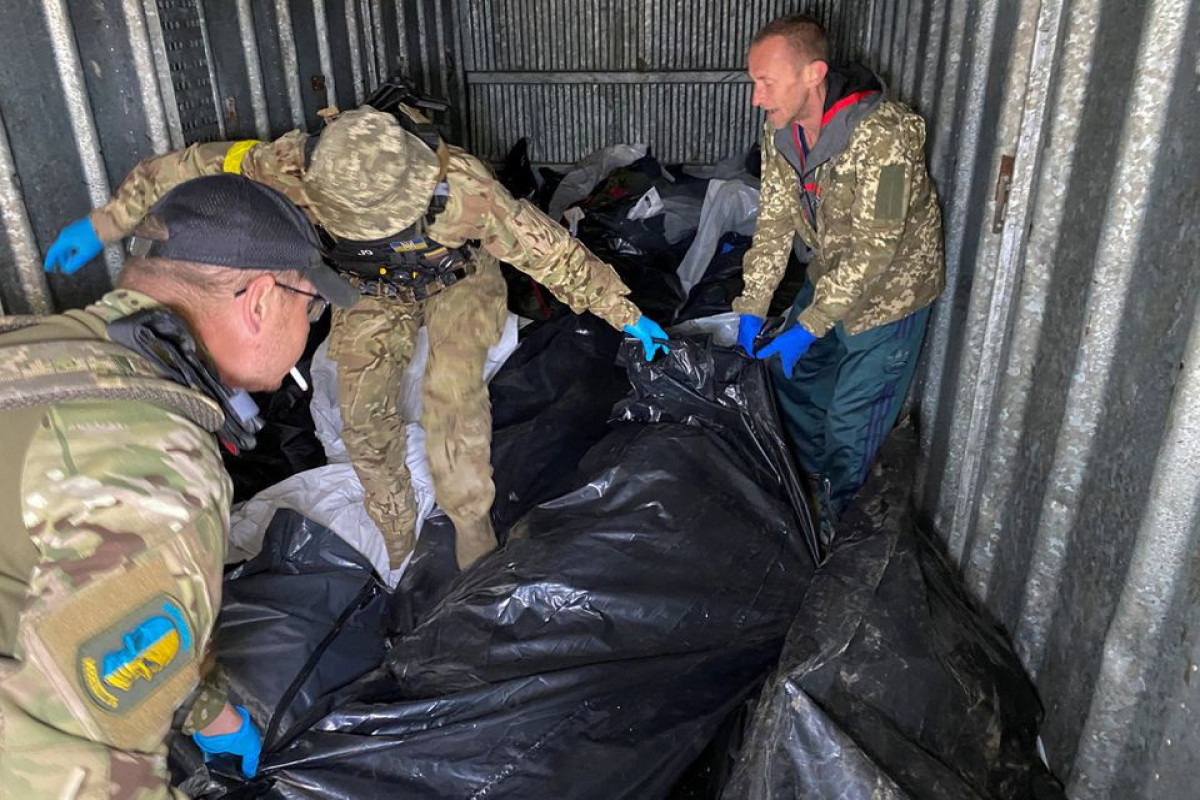 Ukraine gathers Russian dead in chilled train for prisoner exchange-PHOTO 