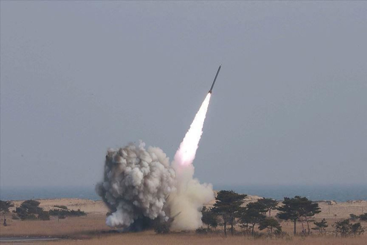 КНДР запустила три баллистических снаряда в сторону Японского моря-<span class="red_color">ОБНОВЛЕНО