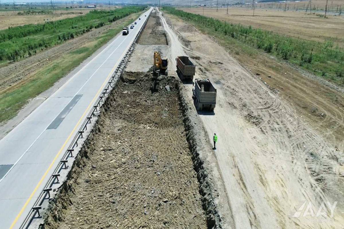 Реконструкция автодороги Баку-Губа-Россия продолжается высокими темпами