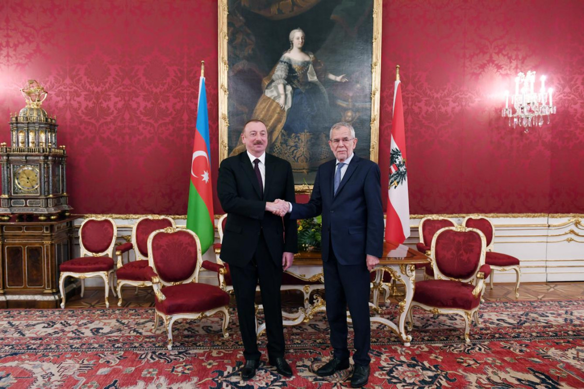  Alexander Van der Bellenand Ilham Aliyev