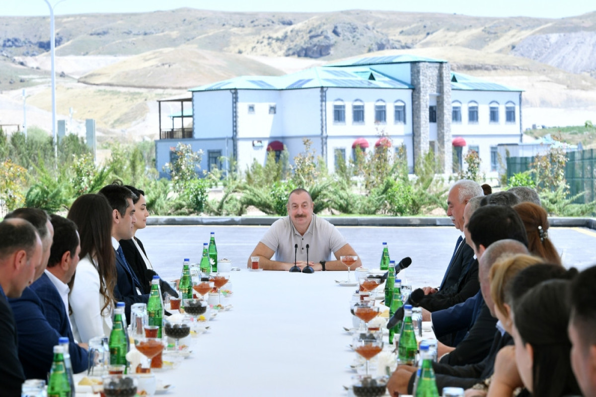 Президент Ильхам Алиев и первая леди Мехрибан Алиева приняли участие в церемонии открытия первого этапа проекта «Умное село» в Зангиланском районе-ФОТО -ОБНОВЛЕНО-2 