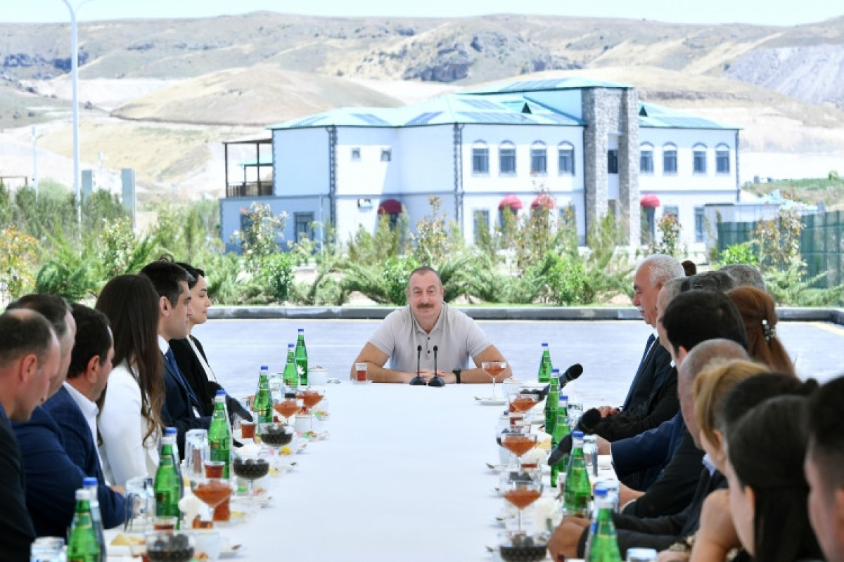 Azərbaycan Prezidenti: “Əgər istəmirlərsə ki, onların başı bir daha əzilsin, otursunlar və bu tərəfə heç baxmasınlar”