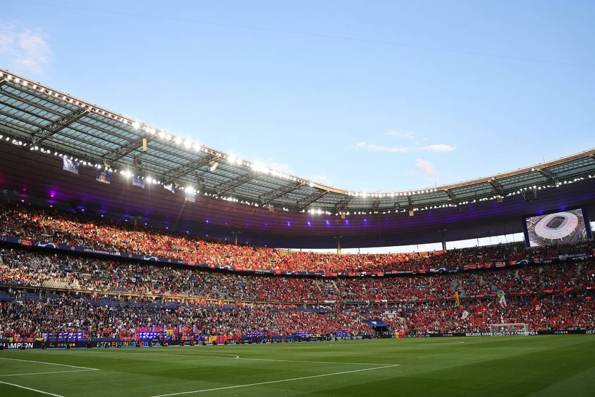Финальный матч футбольной Лиги чемпионов начался с 37-минутным опозданием