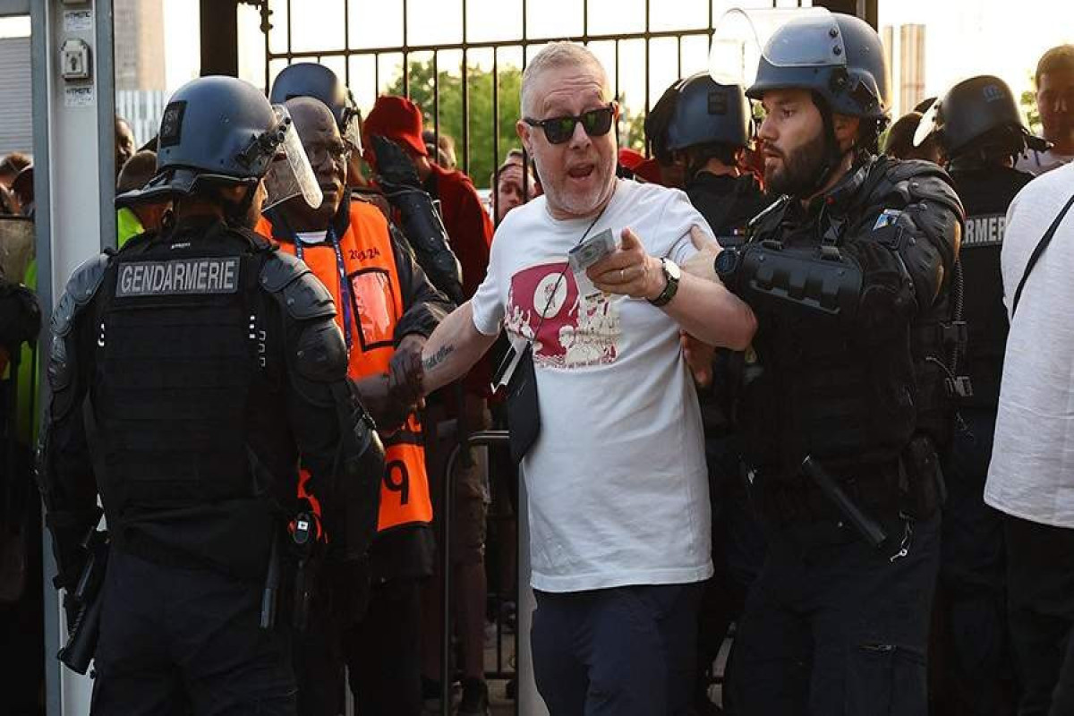 Число задержанных во Франции футбольных фанатов достигло 68