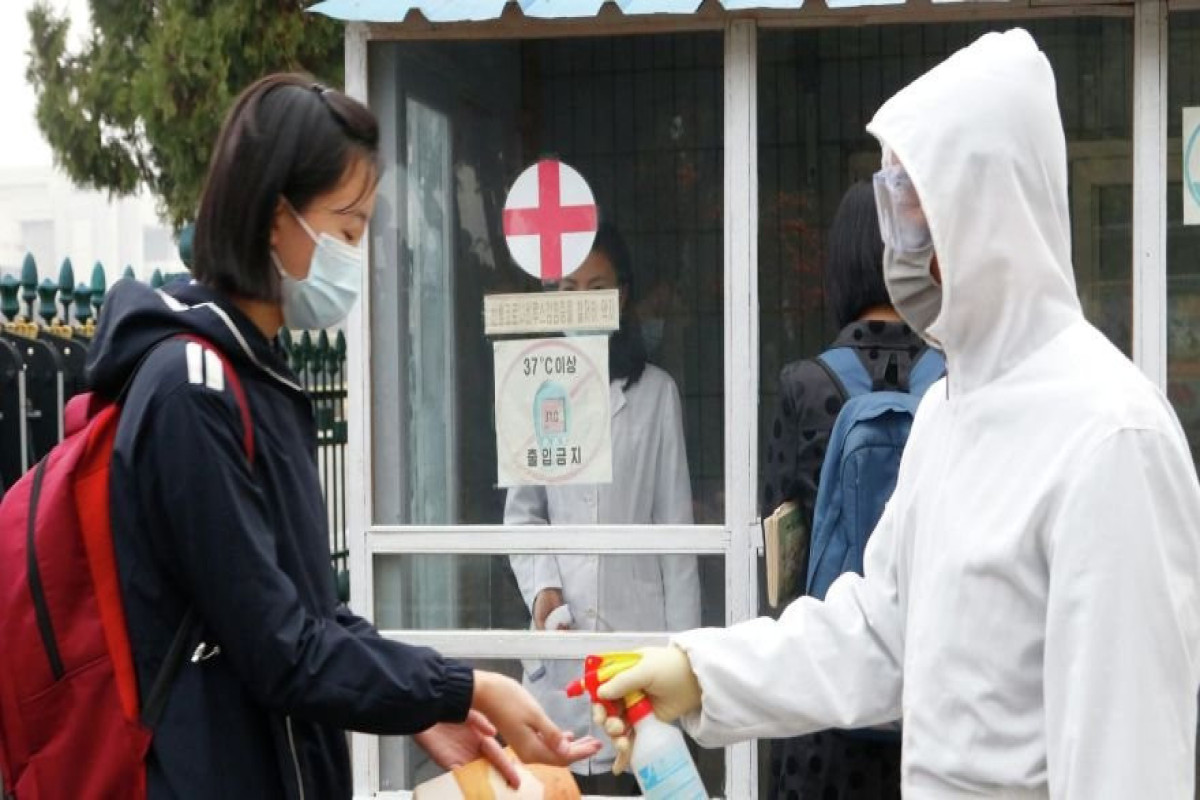 В КНДР за сутки выявили 100 тыс. человек с симптомами лихорадки