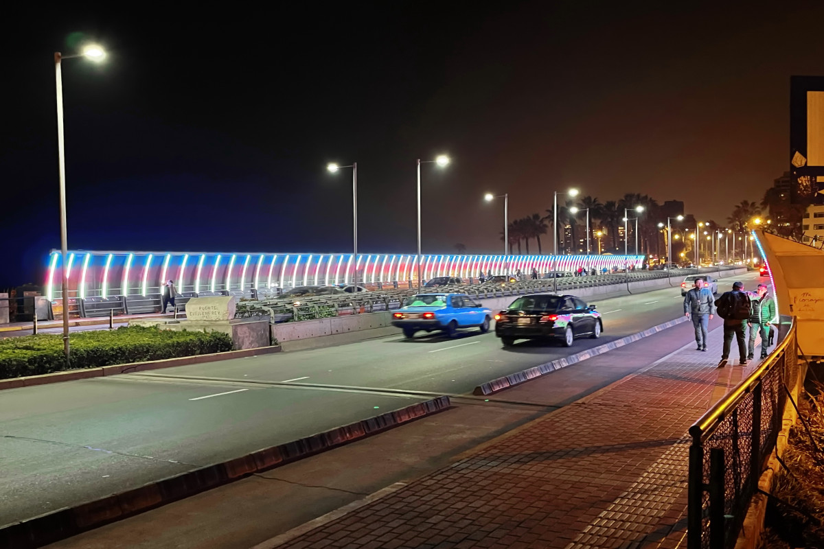 Limada məşhur körpü Azərbaycan bayrağının rənglərinə bürünüb  - FOTO 