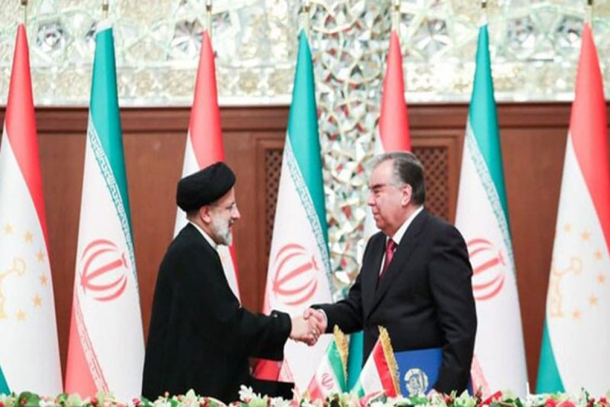 İran və Tacikistan arasında 17 sənəd imzalanıb