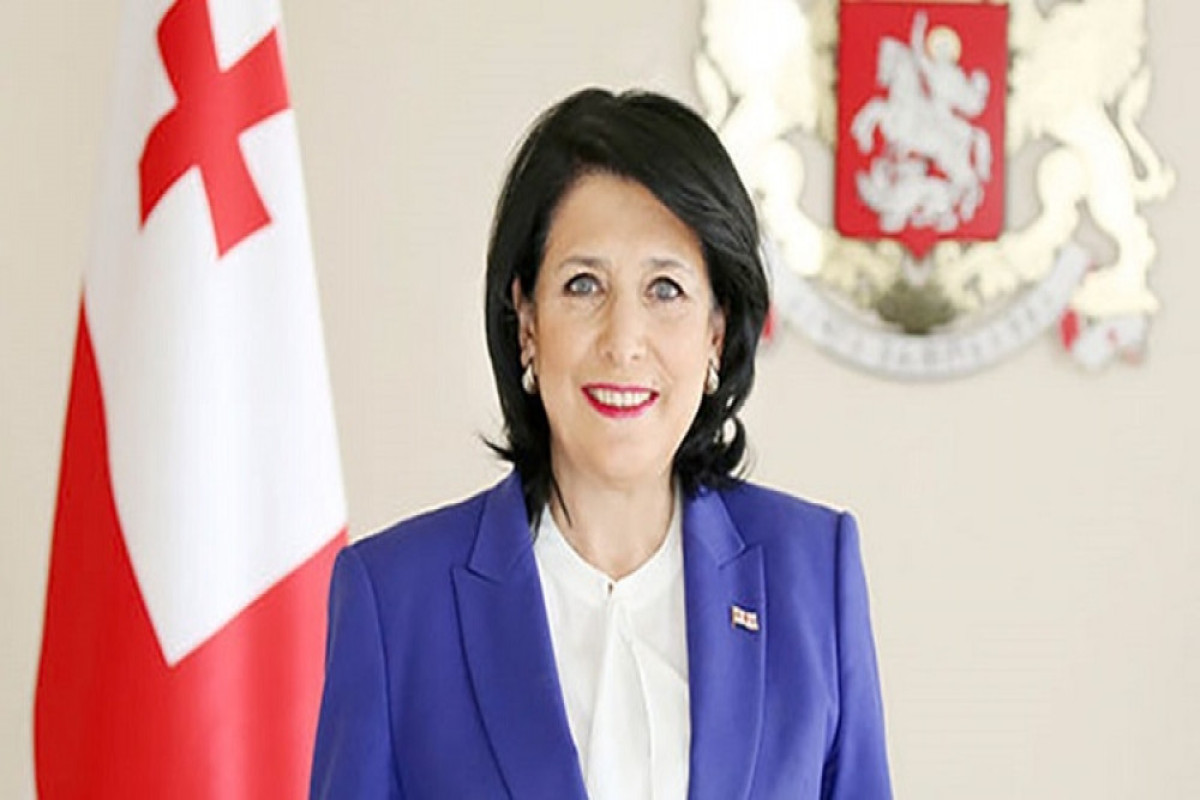 Zurabişvili: "Ermənistan və Azərbaycan arasında danışıqların uğurla davam edəcəyinə ümid edirik"