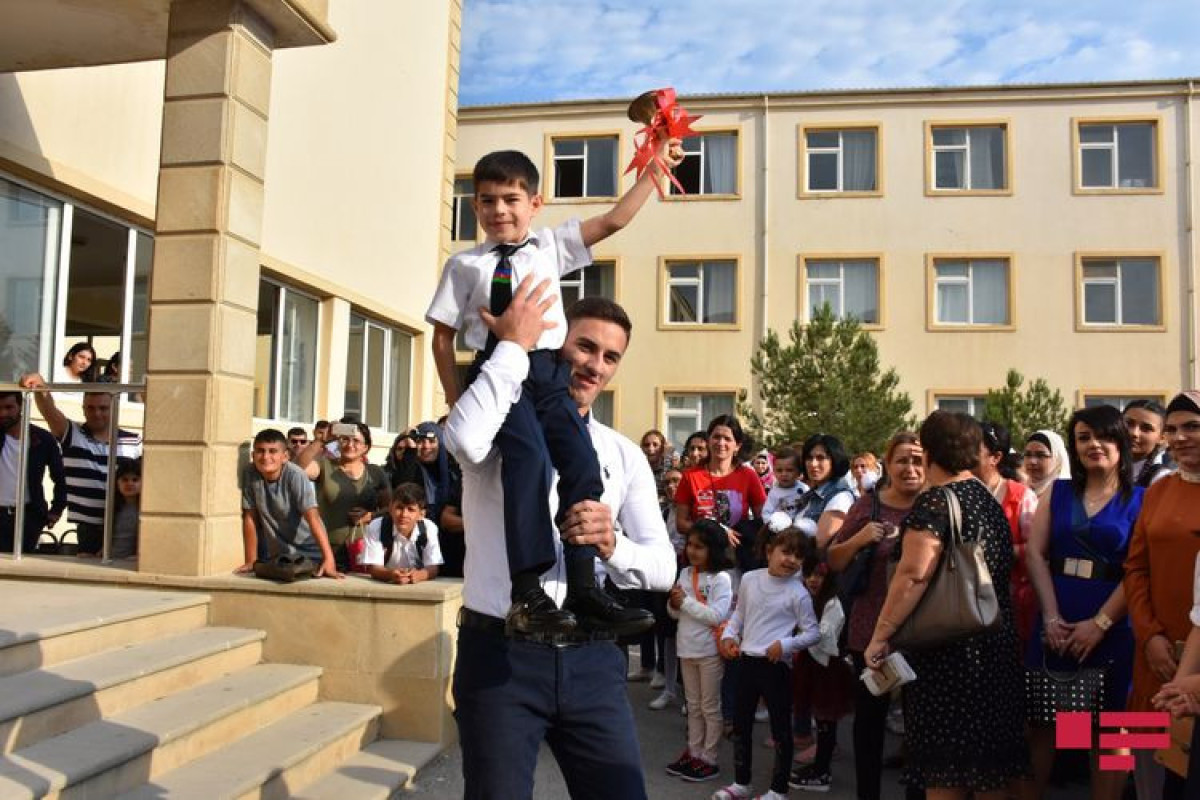 Nazir məktəblərdə "Son zəng"in keçirilməsinə münasibət bildirib