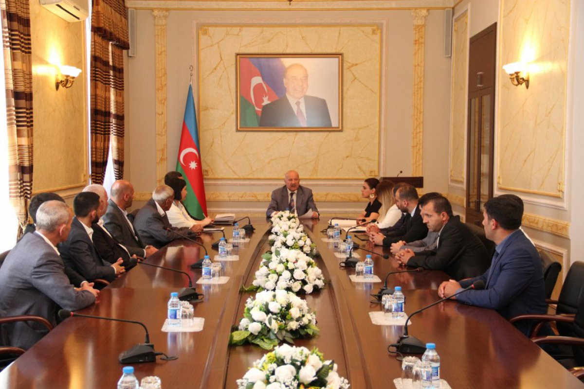 12 dini icmaya şəhadətnamə təqdim edilib