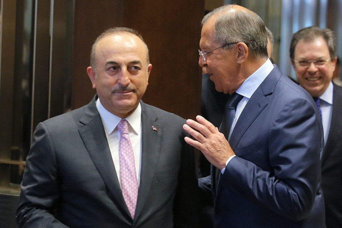 Çavuşoğlu Lavrovla taxıl dəhlizi məsələsini müzakirə edib