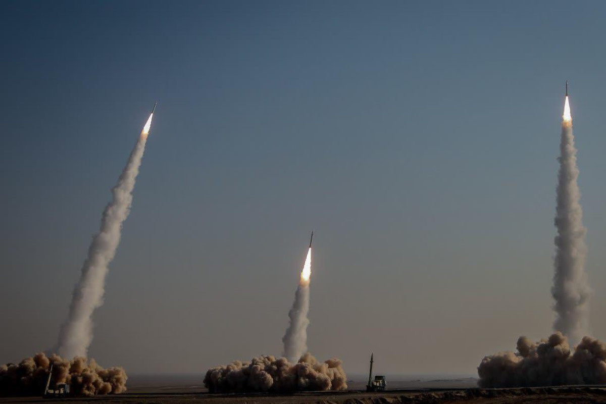 KİV: Şimali Koreya iki qısa və bir uzaq mənzilli ballistik raket atıb - VİDEO 