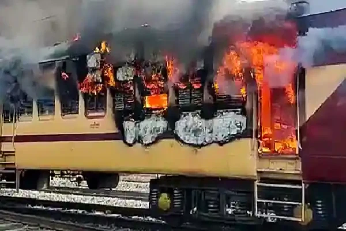 Fire destroys two cars of express train traveling from Sofia to Varna