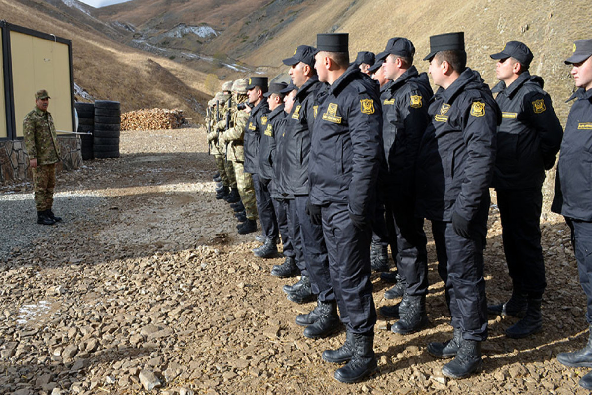 Azerbaijani Defense Minister visits units locating on the border with Armenia-VIDEO 