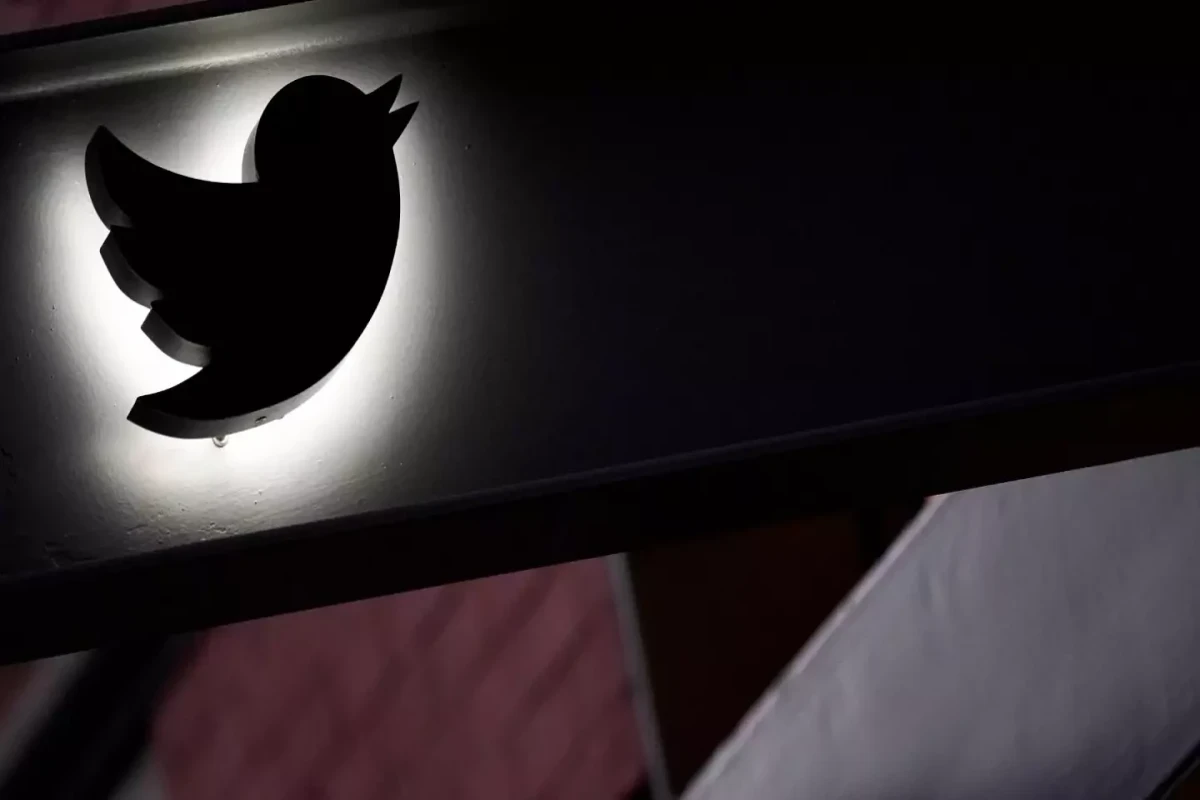 Twitter temporarily closes offices as layoffs begin
