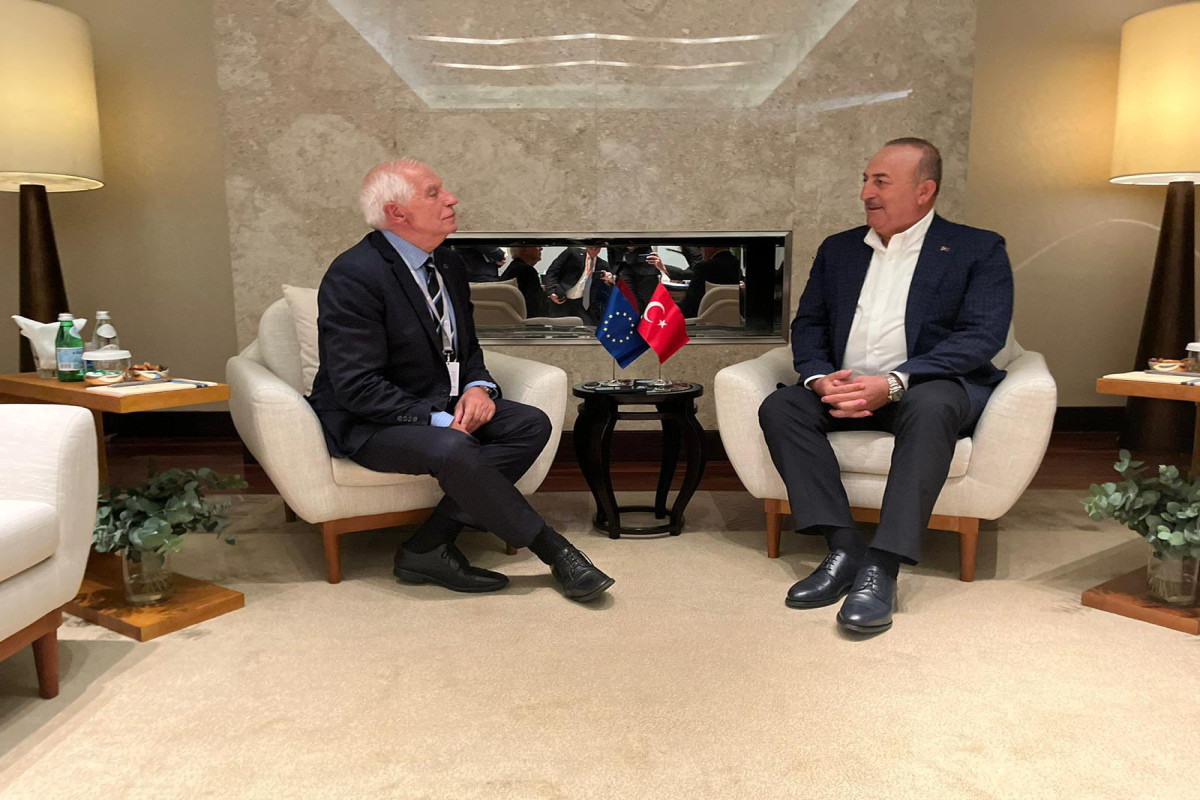 Borrell və Çavuşoğlu Əbu-Dabidə görüşüb