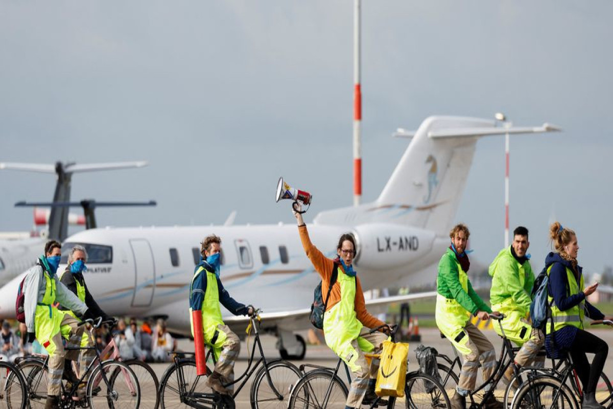 Climate activists block private jets at Amsterdam