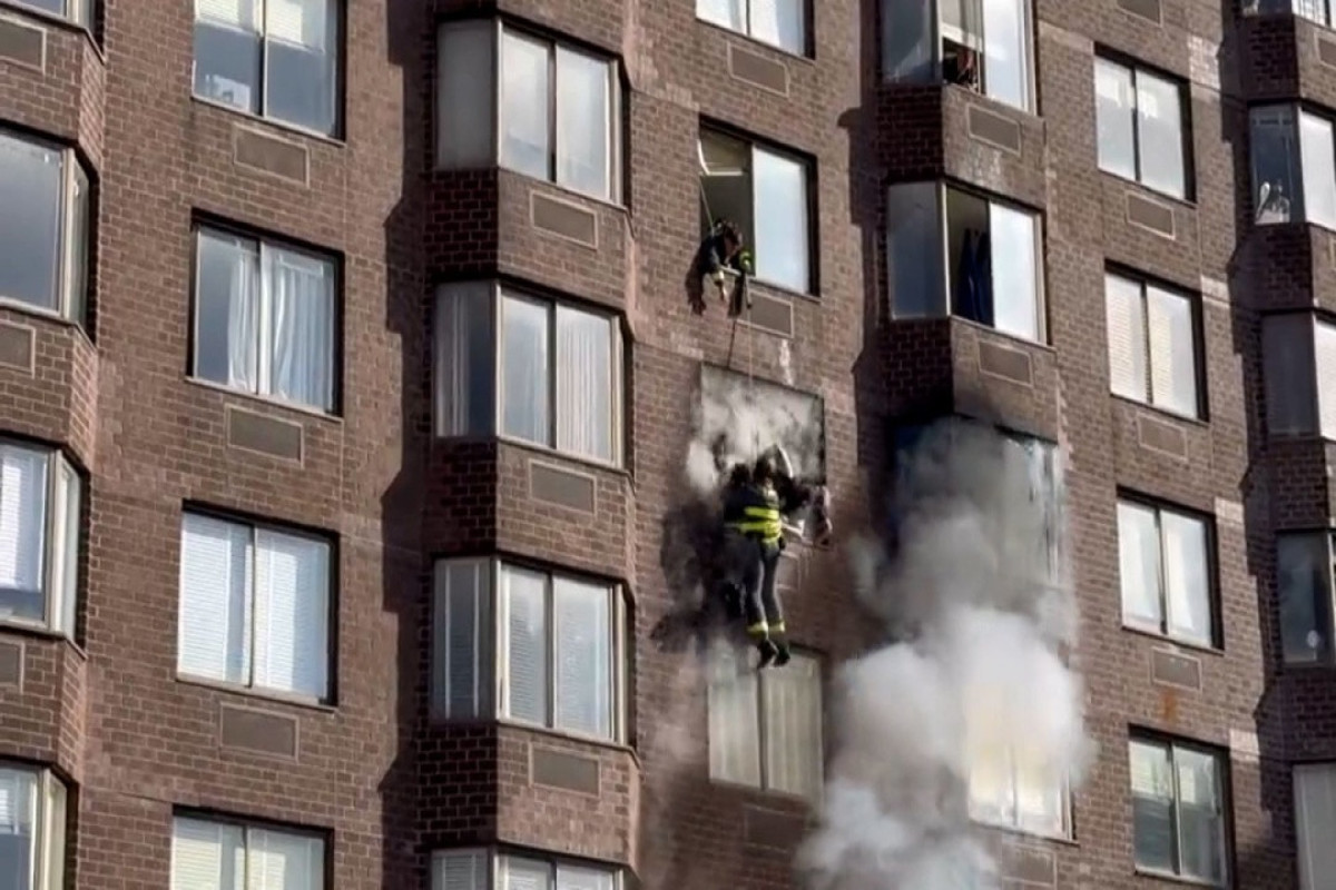 В результате пожара в Нью-Йорке пострадали 40 жильцов высотного дома