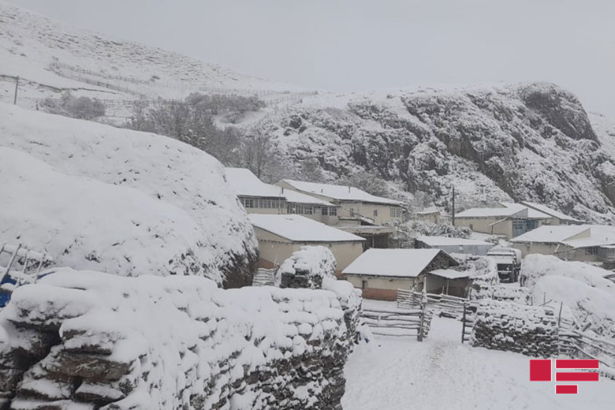 В горных населенных пунктах Губы и Гусара выпал снег